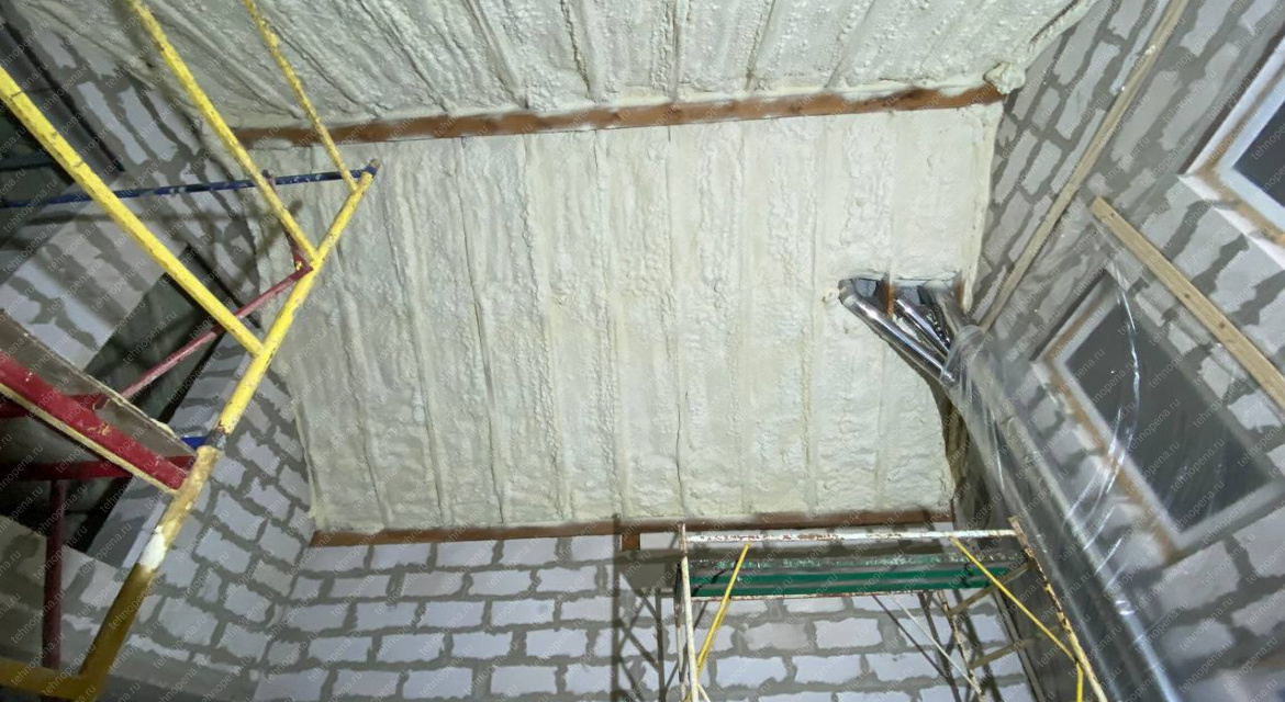 Утепление мансарды пеной